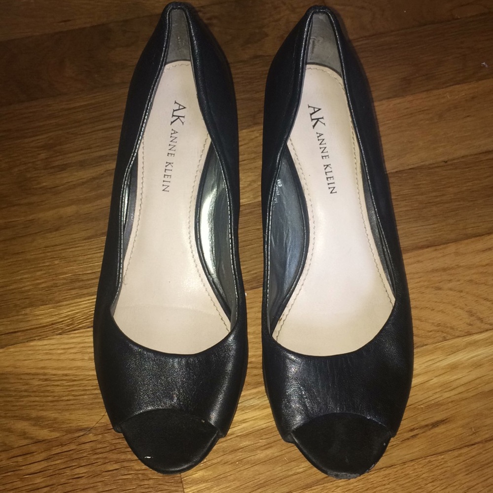 ANNE KLEIN open-toed, black wedges GUC
